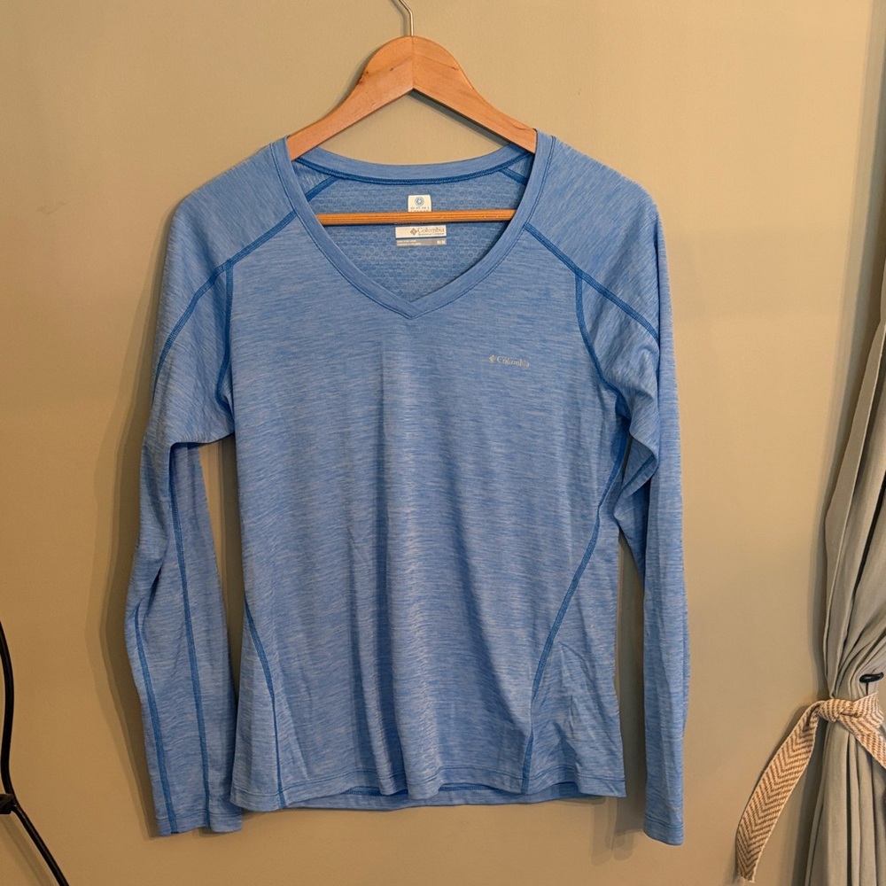 Columbia Sky Blue V-Neck Long Sleeve Shirt
